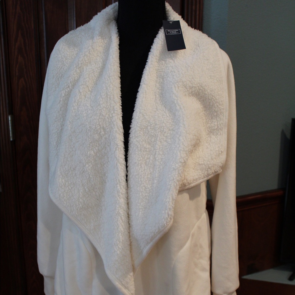 Abercrombie & Fitch Woman’s Fleece Lined Cardigan